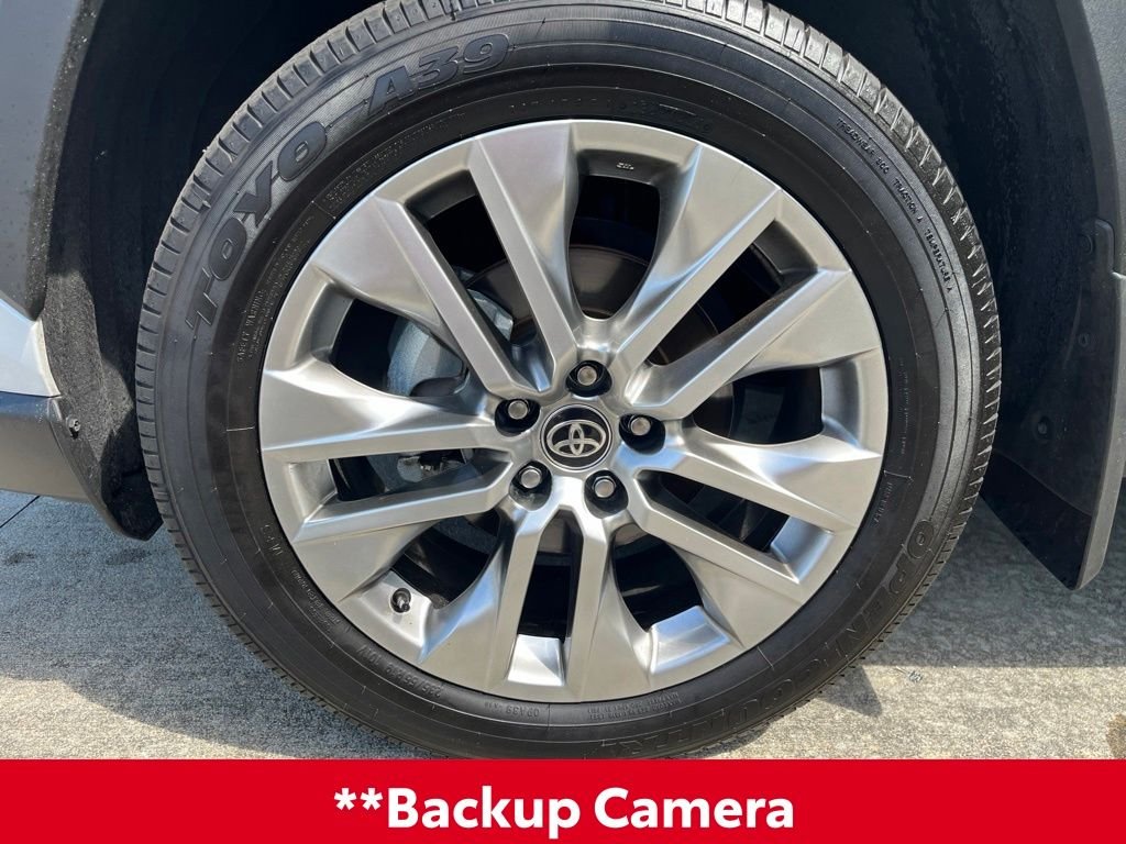 Used 2025 Beige Toyota XLE Premium image 4