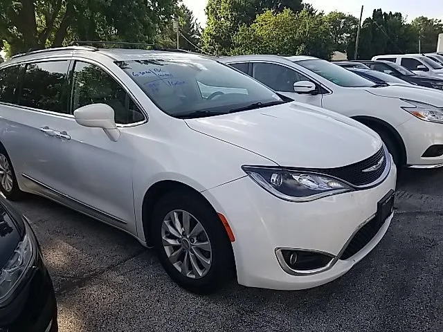 2018 Chrysler Pacifica Touring L Plus's photo