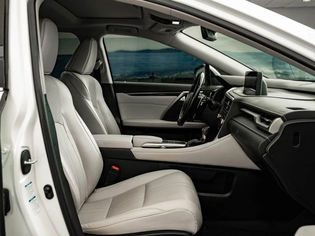 Used 2022 White Pearl Lexus 450hL Luxury image 26