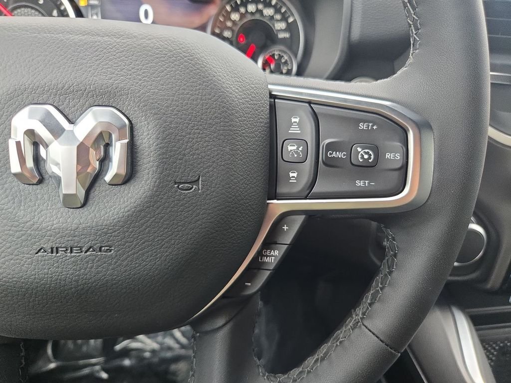 New 2026 Diamond Black Crystal Pearl-Coat Exterior Paint RAM Big Horn/Lone Star image 34