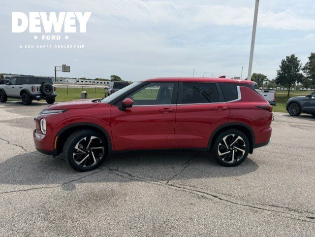 Used 2023 Red Mitsubishi SE Black Edition image 4