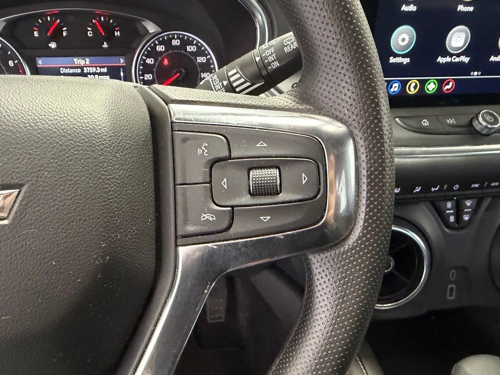 Used 2025 Summit White Chevrolet 2LT image 38