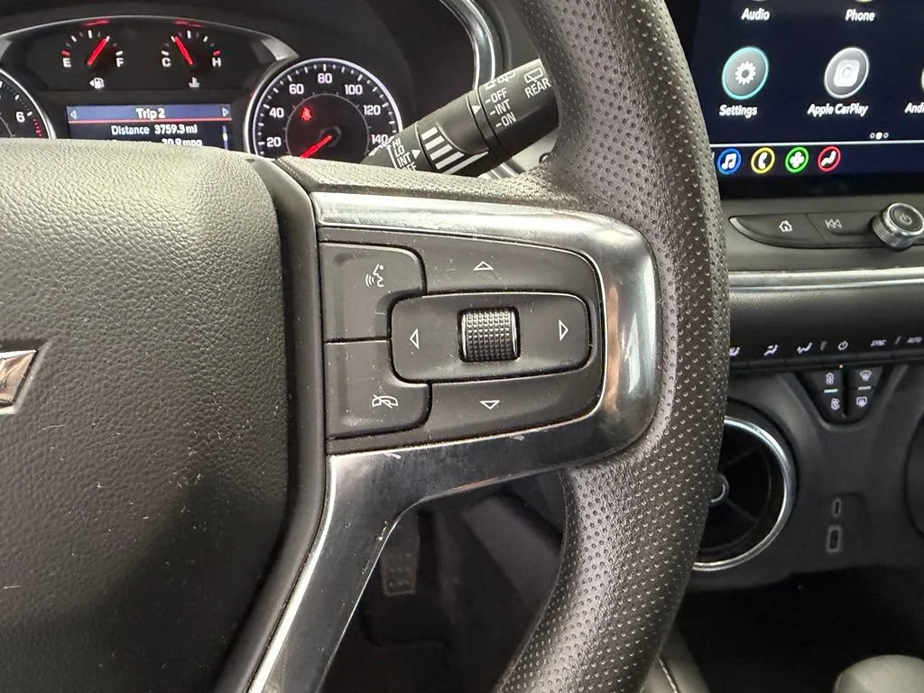 Used 2025 Summit White Chevrolet 2LT image 38
