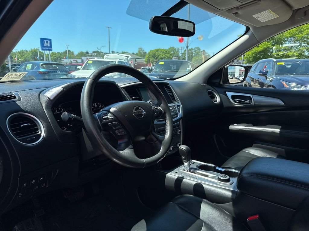 Used 2018 Black Nissan SL image 16
