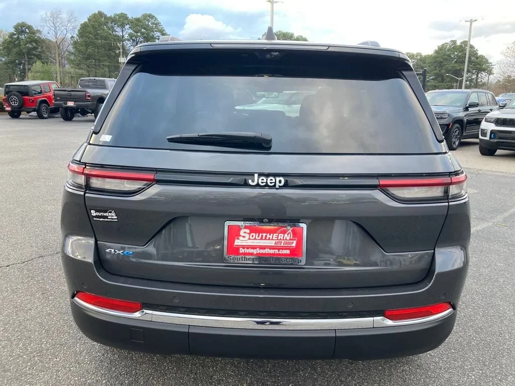 New 2024 Baltic Gray Metallic Clearcoat Jeep 4xe image 4