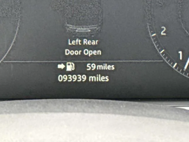 Used 2017 Silver Land Rover 3.0L V6 Supercharged HSE image 25