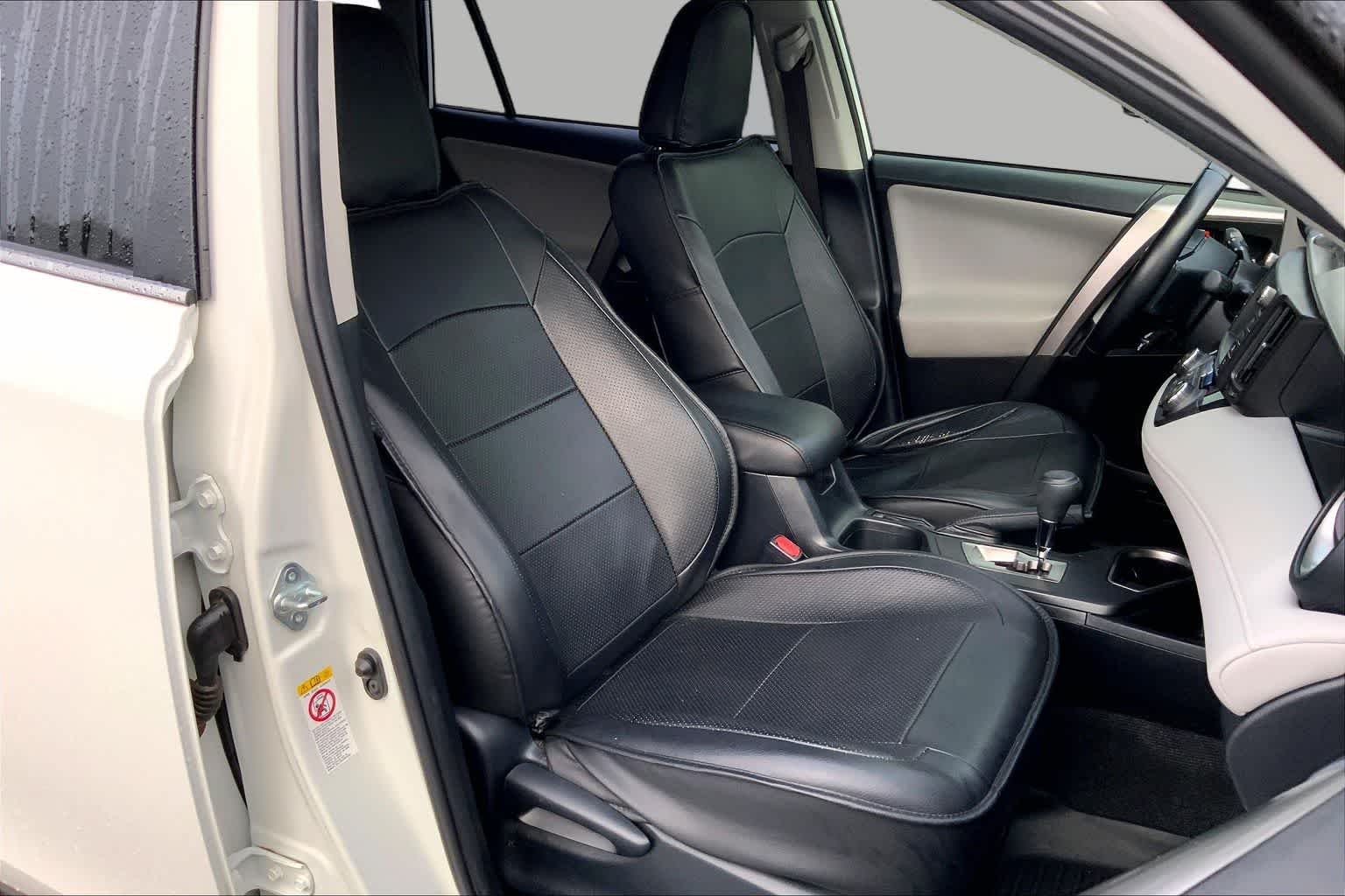 Used 2017 Super White Toyota XLE image 9