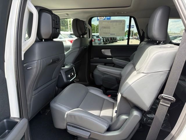 New 2027 Star White Metallic Tri-Coat Ford Active image 8