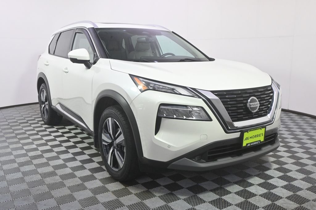 Used 2021 Pearl White Nissan SL image 9