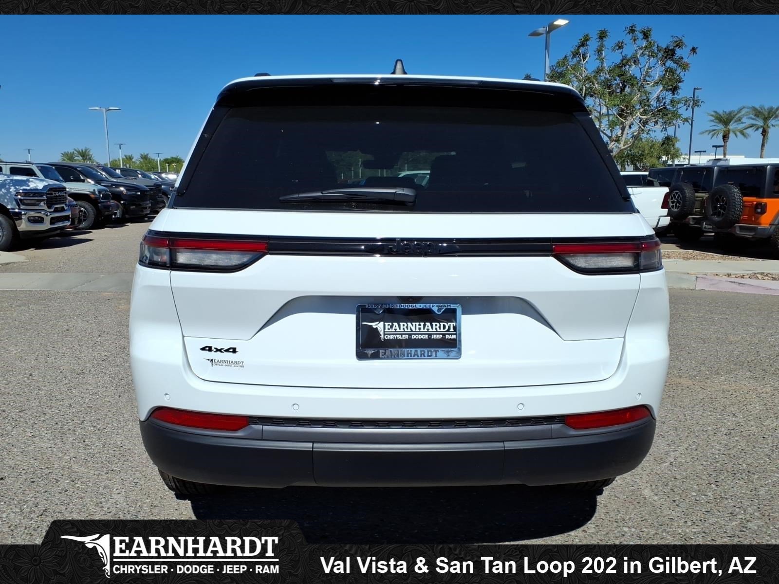 New 2027 Bright White Clear-Coat Paint Jeep Laredo Altitude image 5