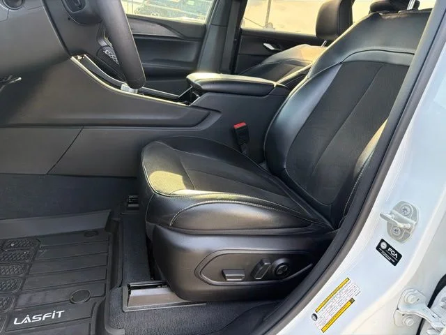 Used 2023 White Jeep Altitude image 14