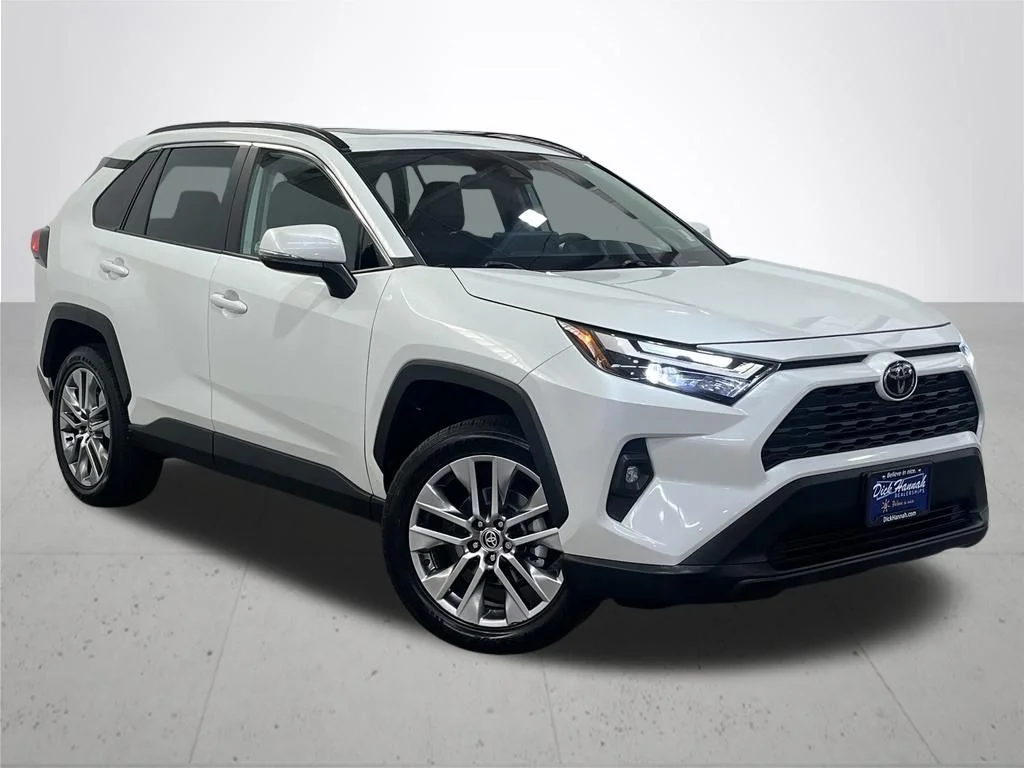 Used 2023 Beige Toyota XLE Premium image 7