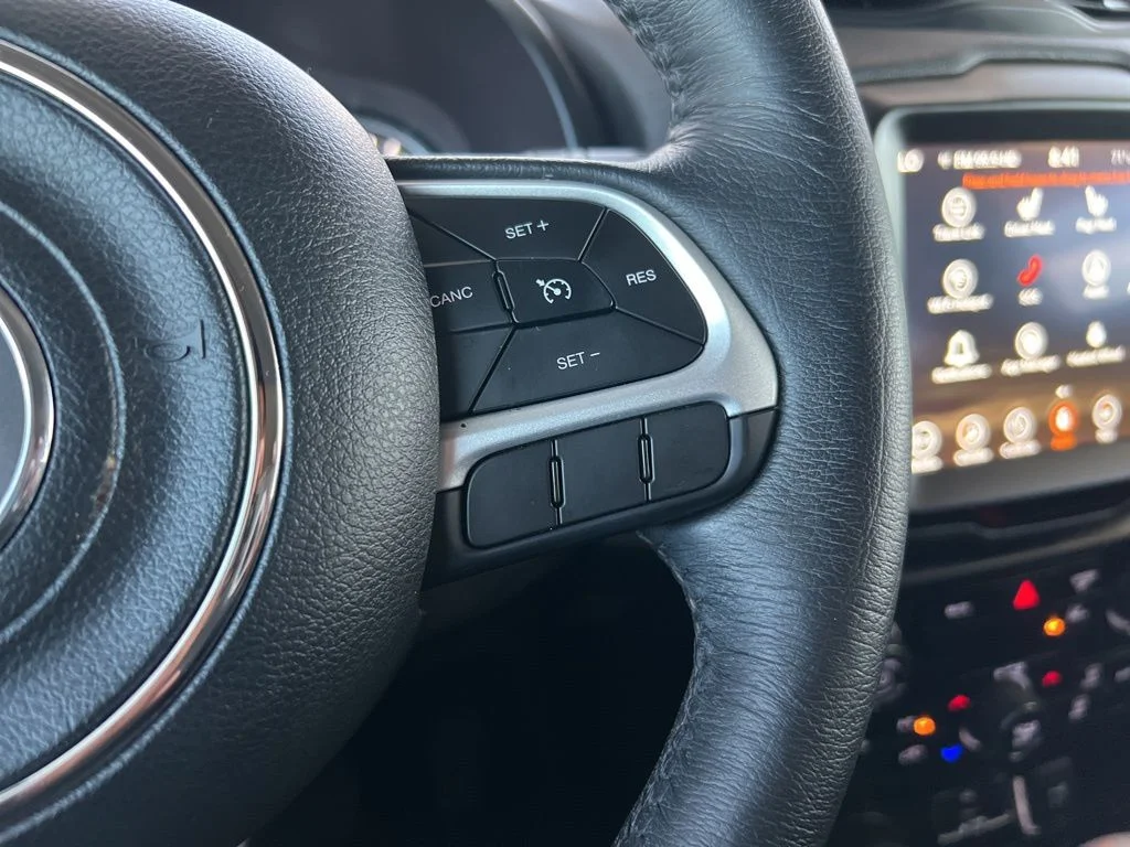Used 2023 White Jeep Altitude image 39