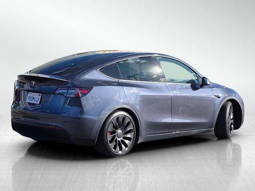 Used 2022  Tesla Performance image 4