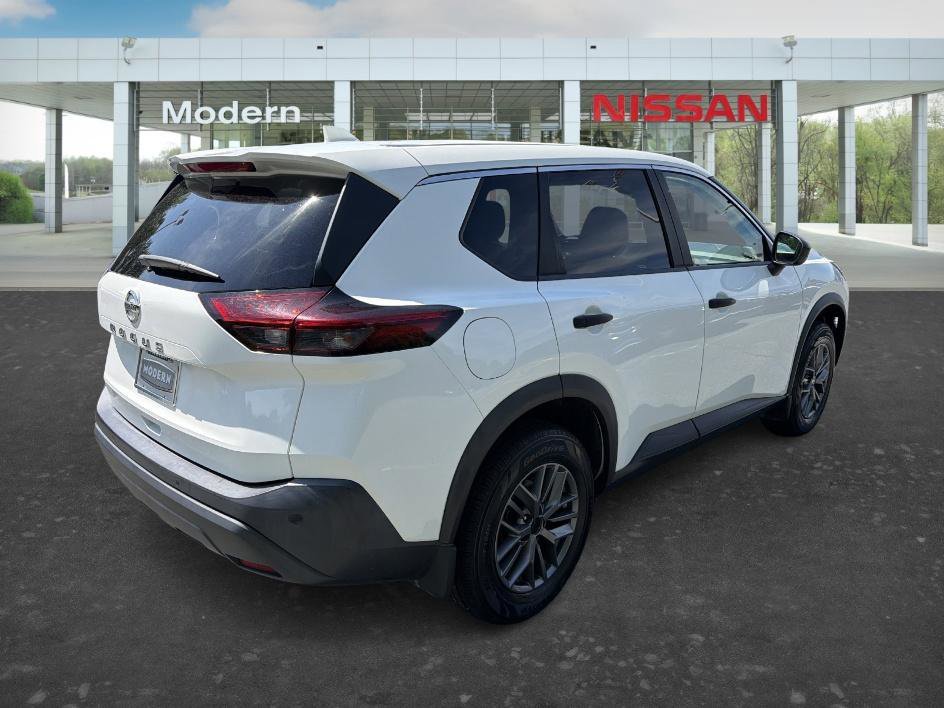 Used 2021 Glacier White Nissan S image 5