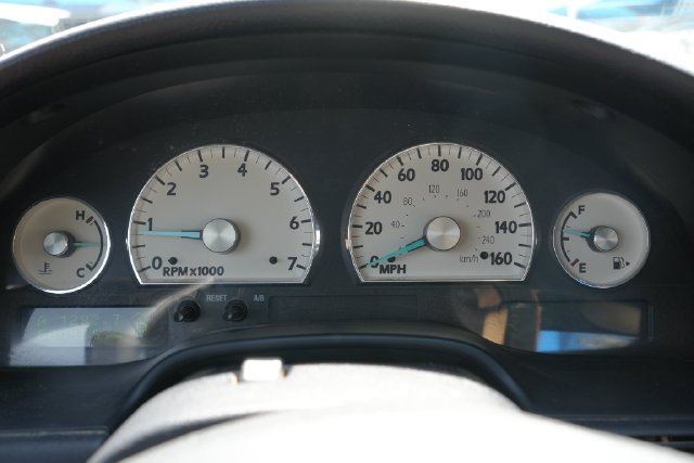Used 2005 Gold Ford Base image 16