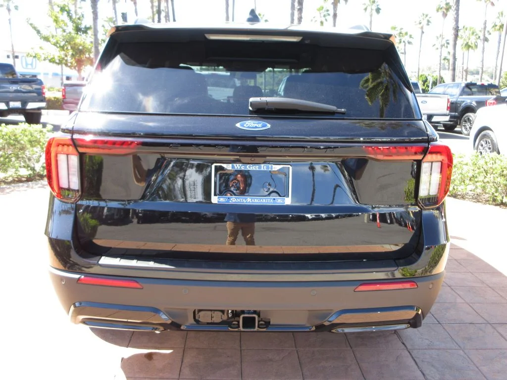 New 2026 Agate Black Metallic Ford ST-Line image 3