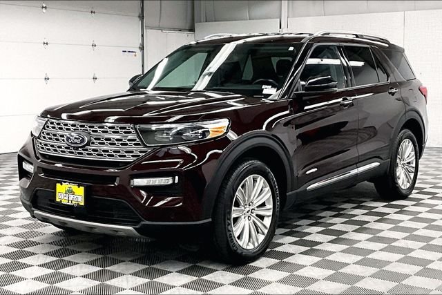 Used 2023 Jewel Red Metallic Tinted Clearcoat Ford Limited image 12