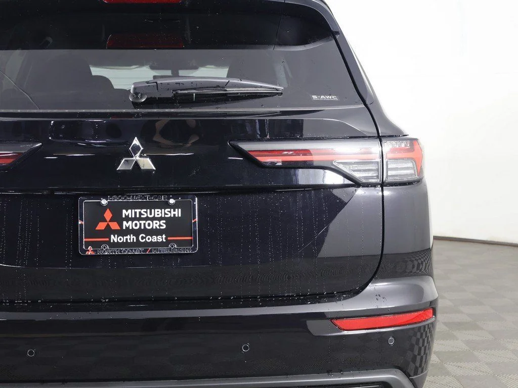 New 2026 Black Mitsubishi ES image 17