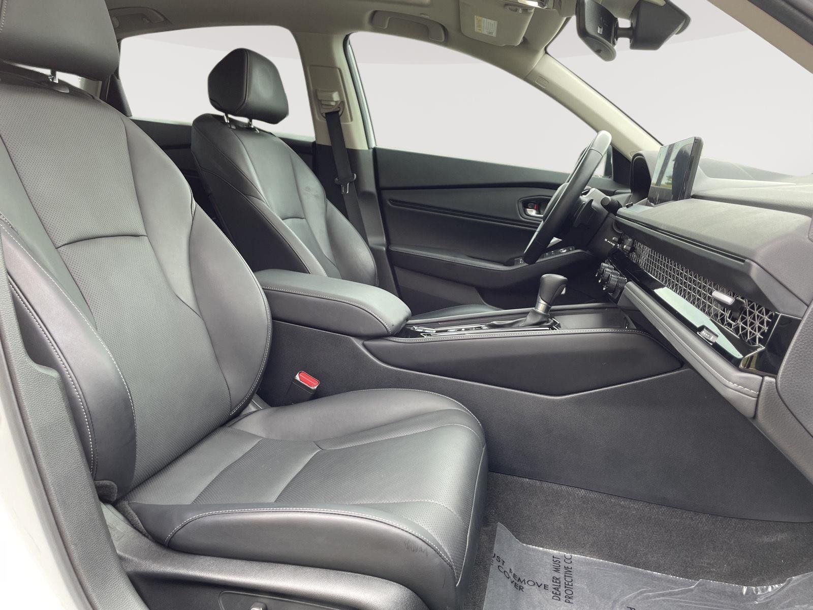 Used 2023 Platinum White Pearl Honda Touring image 17