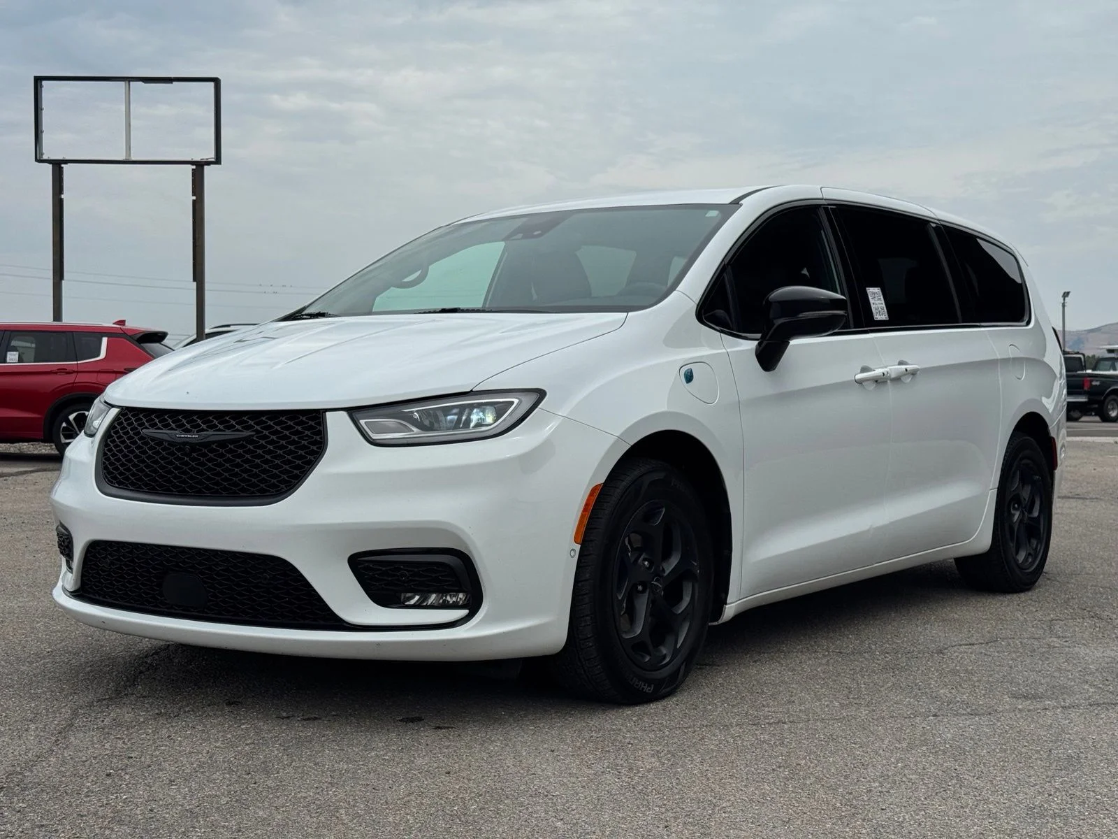 Used 2024 White Chrysler Select S Appearance image 12