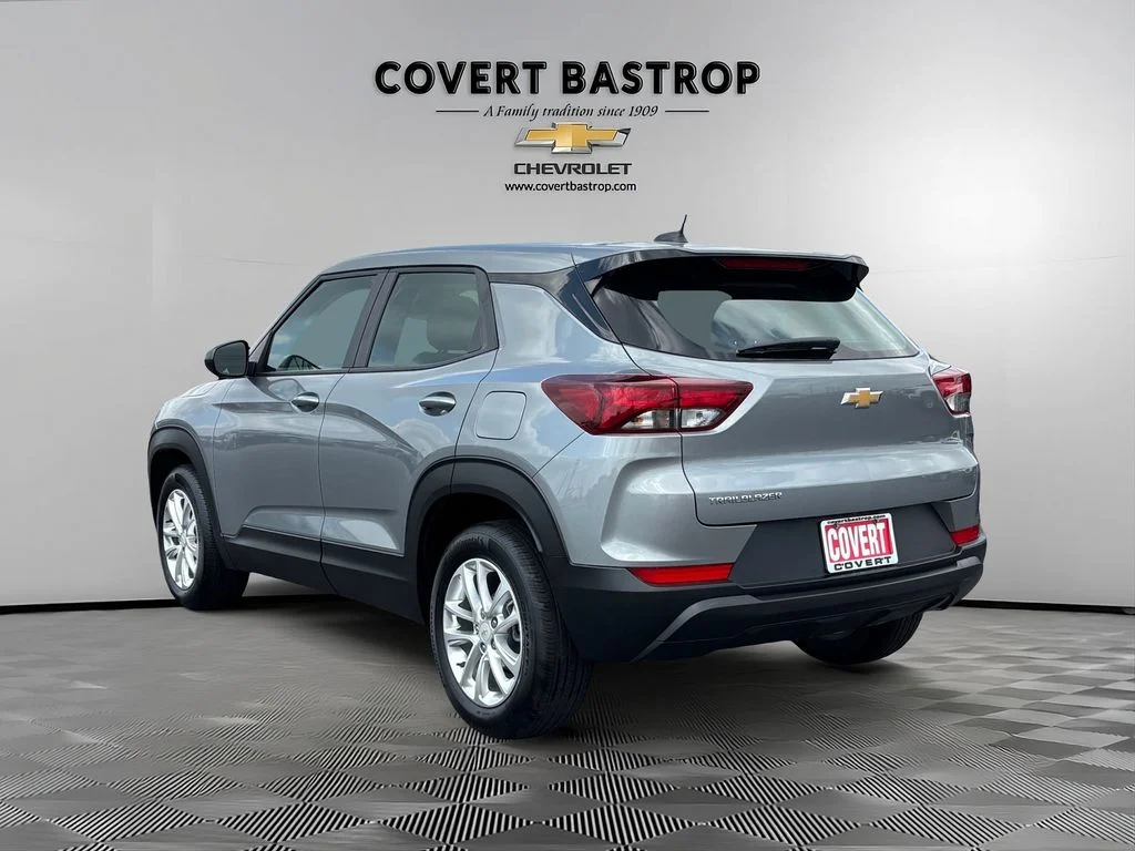 Used 2025 Gray Chevrolet LS image 4