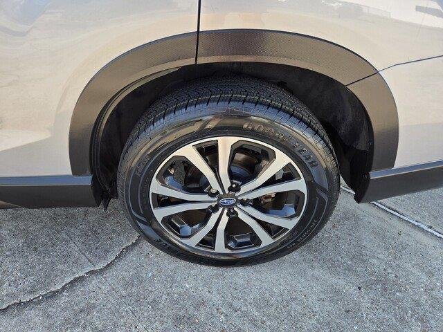 Used 2020 Ice Silver Metallic Subaru Limited image 24