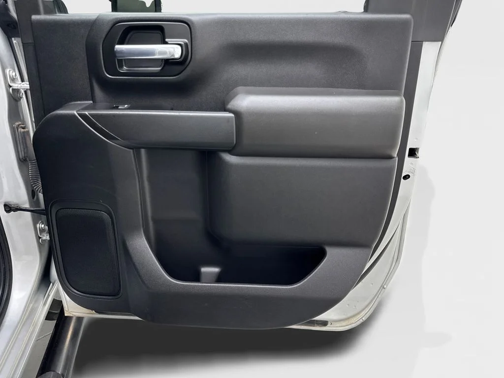 Used 2022 Silver Chevrolet Custom image 41