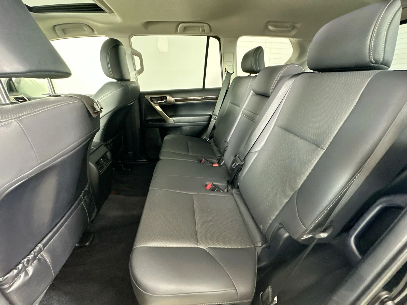 Used 2014 Black Lexus  image 38