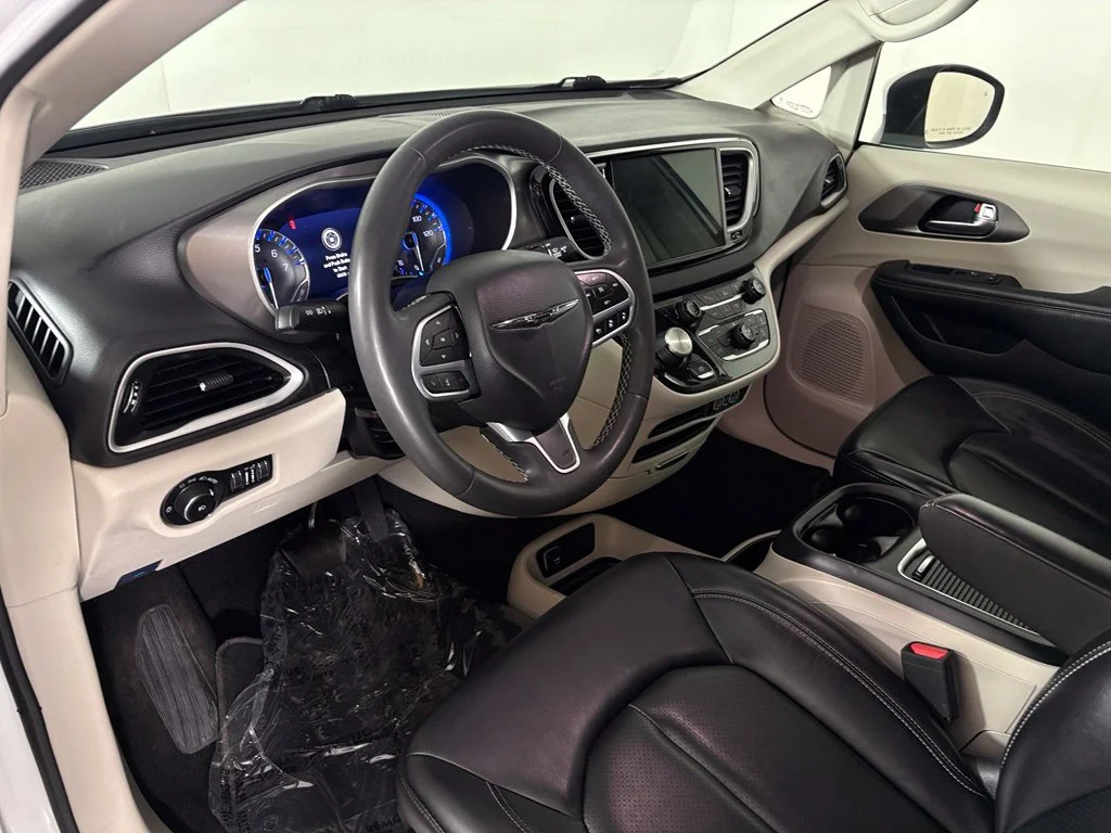 Used 2023 White Chrysler Touring L image 16
