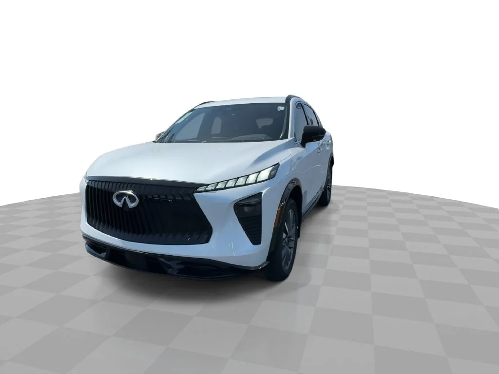 New 2027 RADIANT WHITE INFINITI Luxe AWD image 4