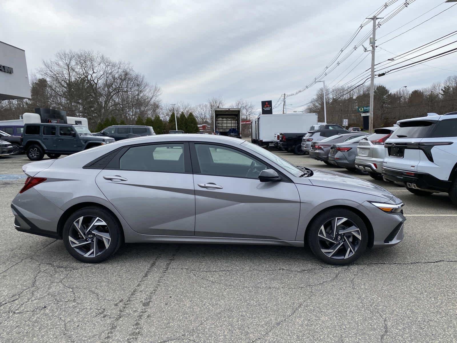 Certified Used 2025 Fluid Metal Hyundai SEL Sport image 2