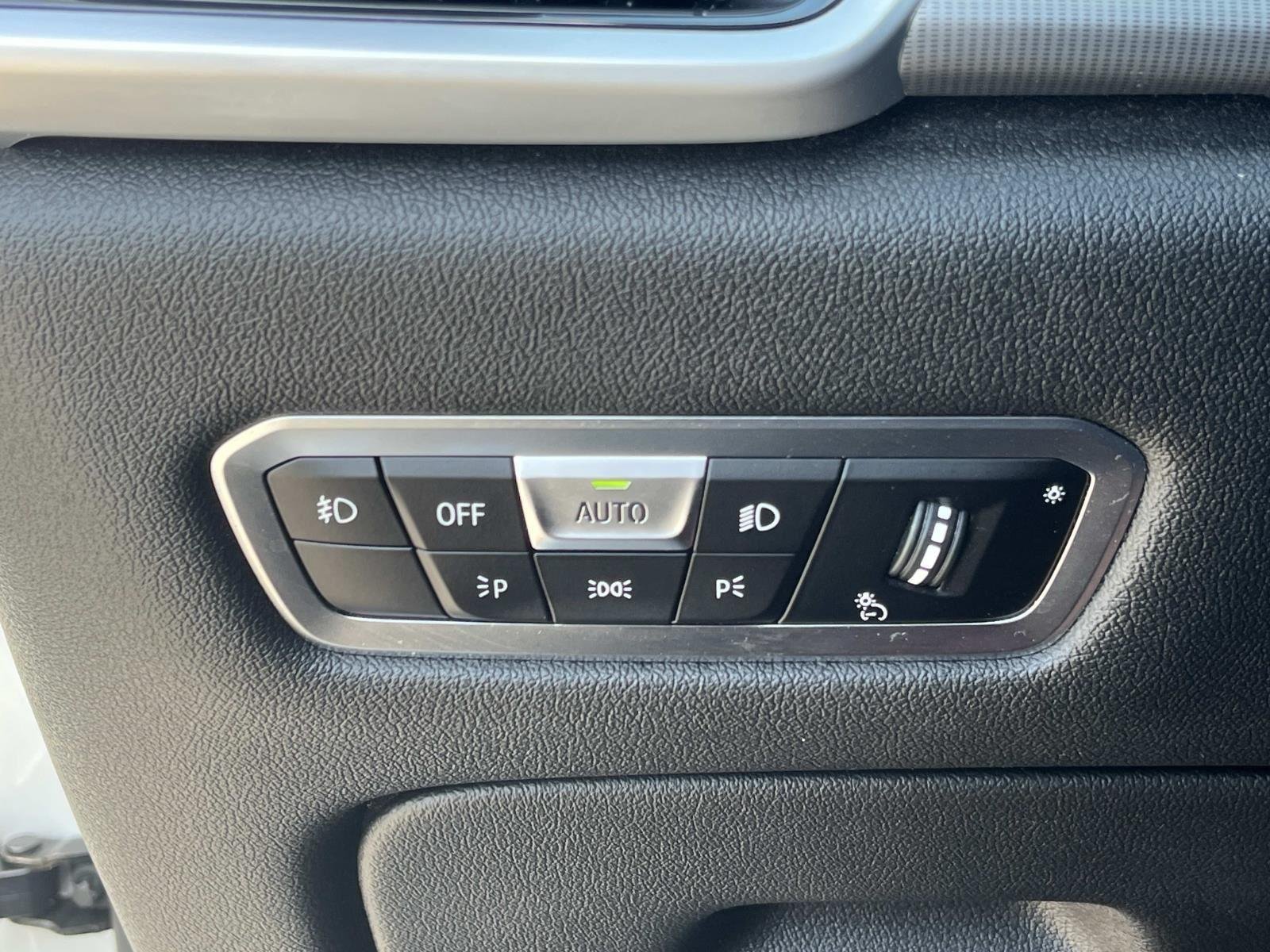 Used 2021 Mineral White Metallic BMW M50i image 30