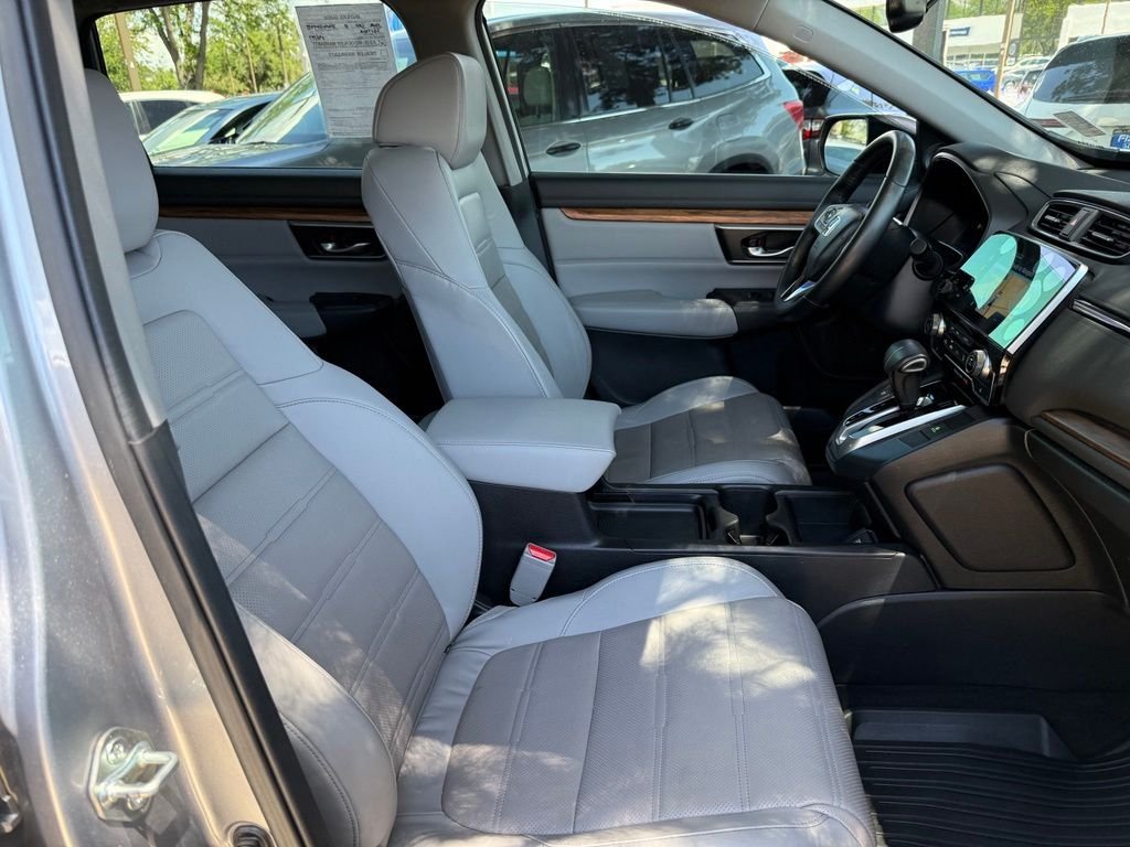 Used 2018 Lunar Silver Metallic Honda Touring image 19
