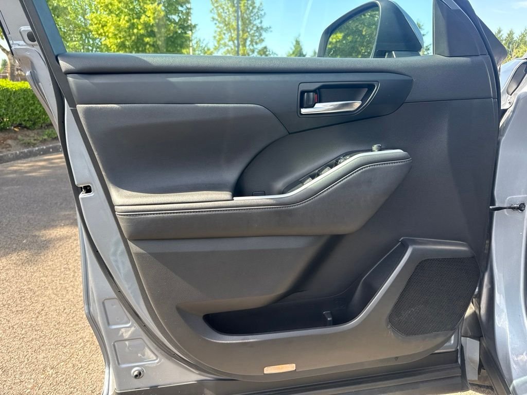 Used 2021 Moon Dust Toyota XLE image 19