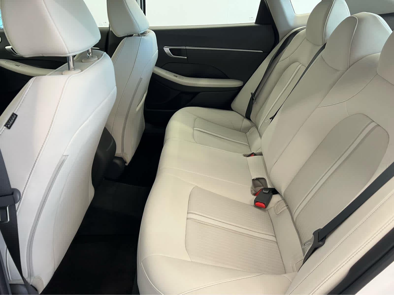 Used 2025 Serenity White Hyundai SE image 26