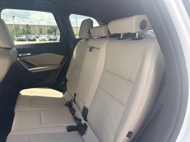 Used 2025 White BMW xDrive28i image 15