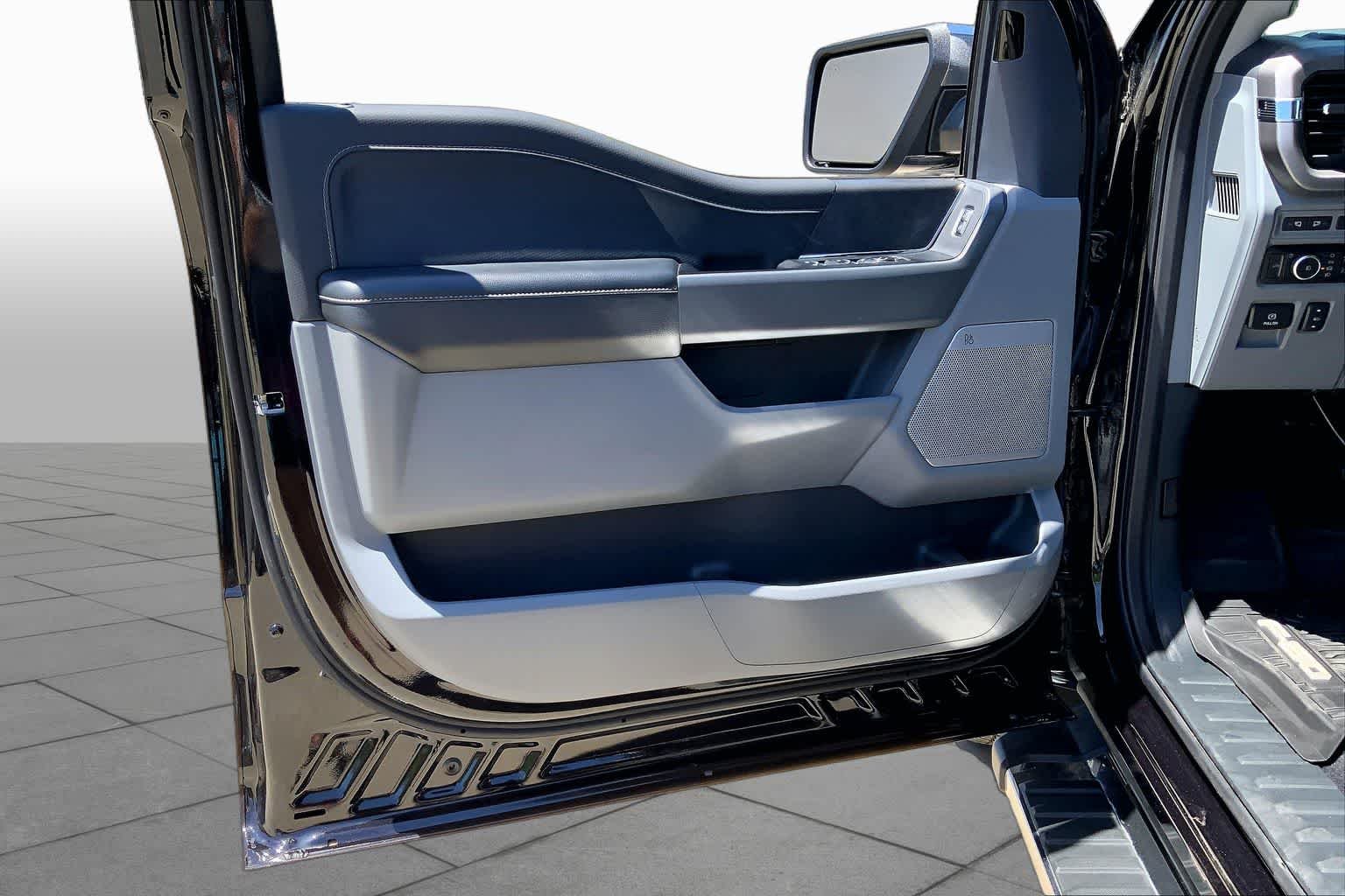 Used 2024 Agate Black Metallic Ford XLT image 21
