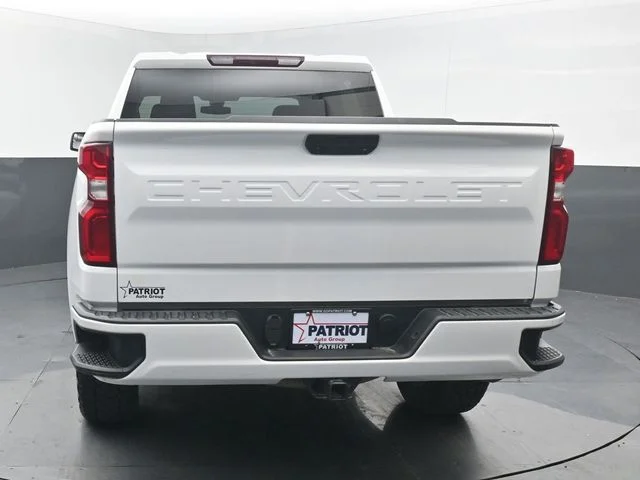 Used 2022 White Chevrolet Custom image 12