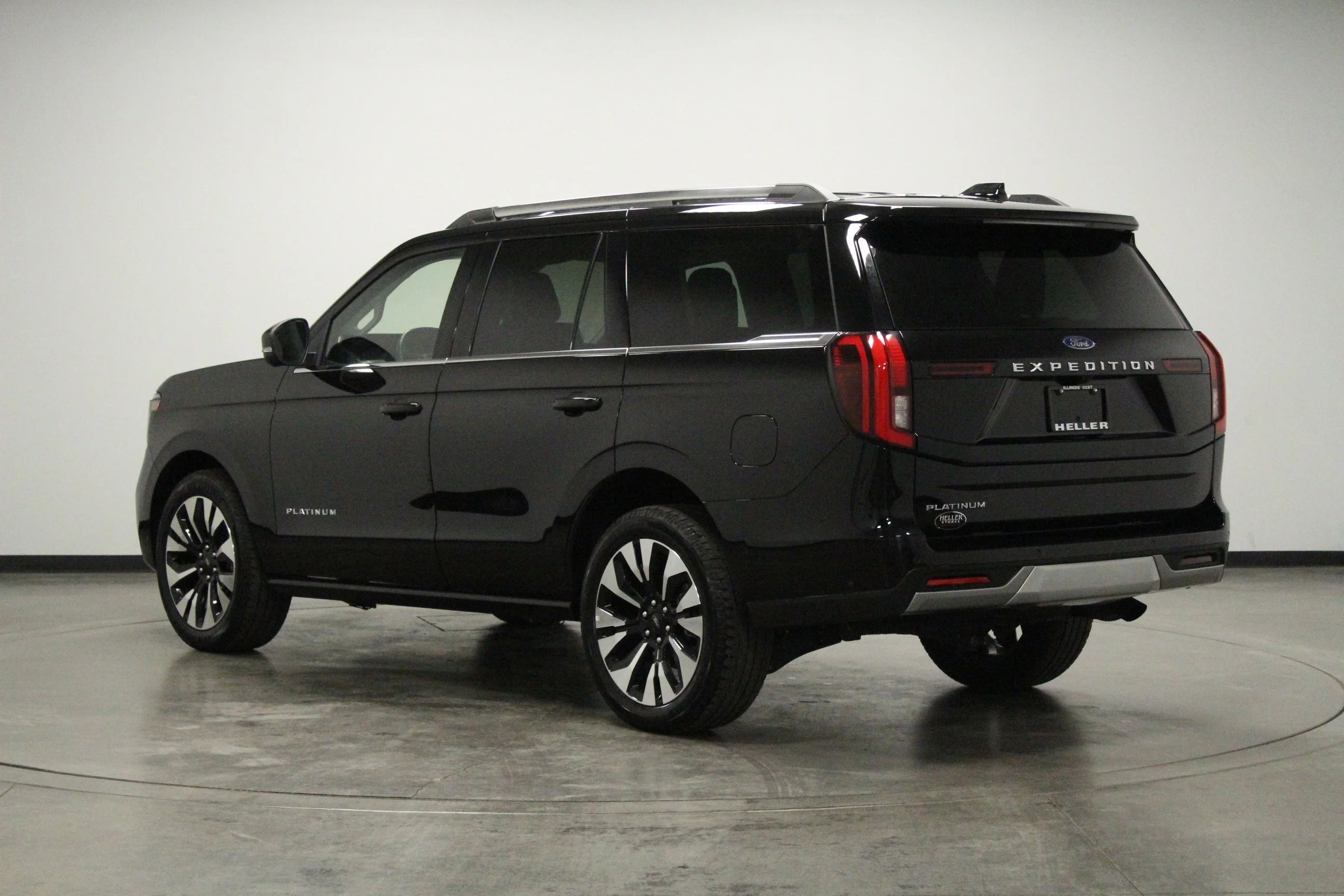 Used 2025 Black Metallic Ford Platinum image 6