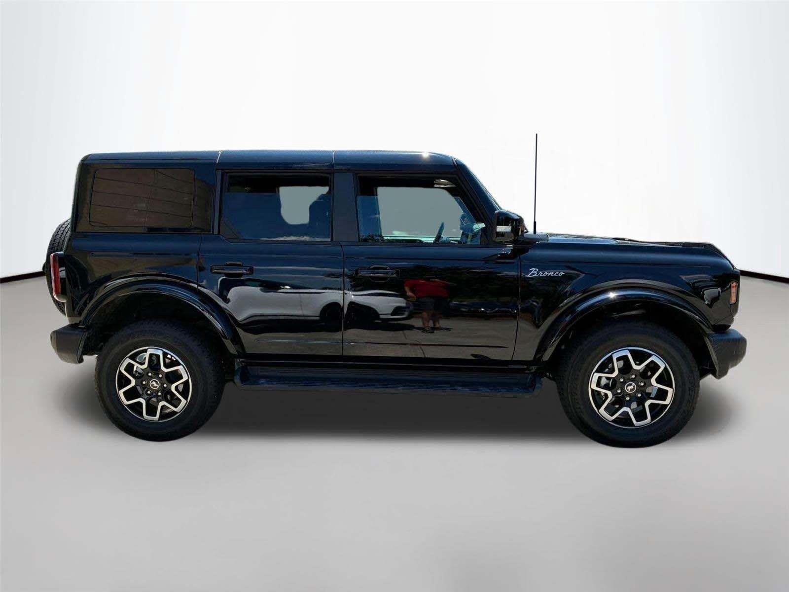 Used 2025 Shadow Black Ford Outer Banks image 19