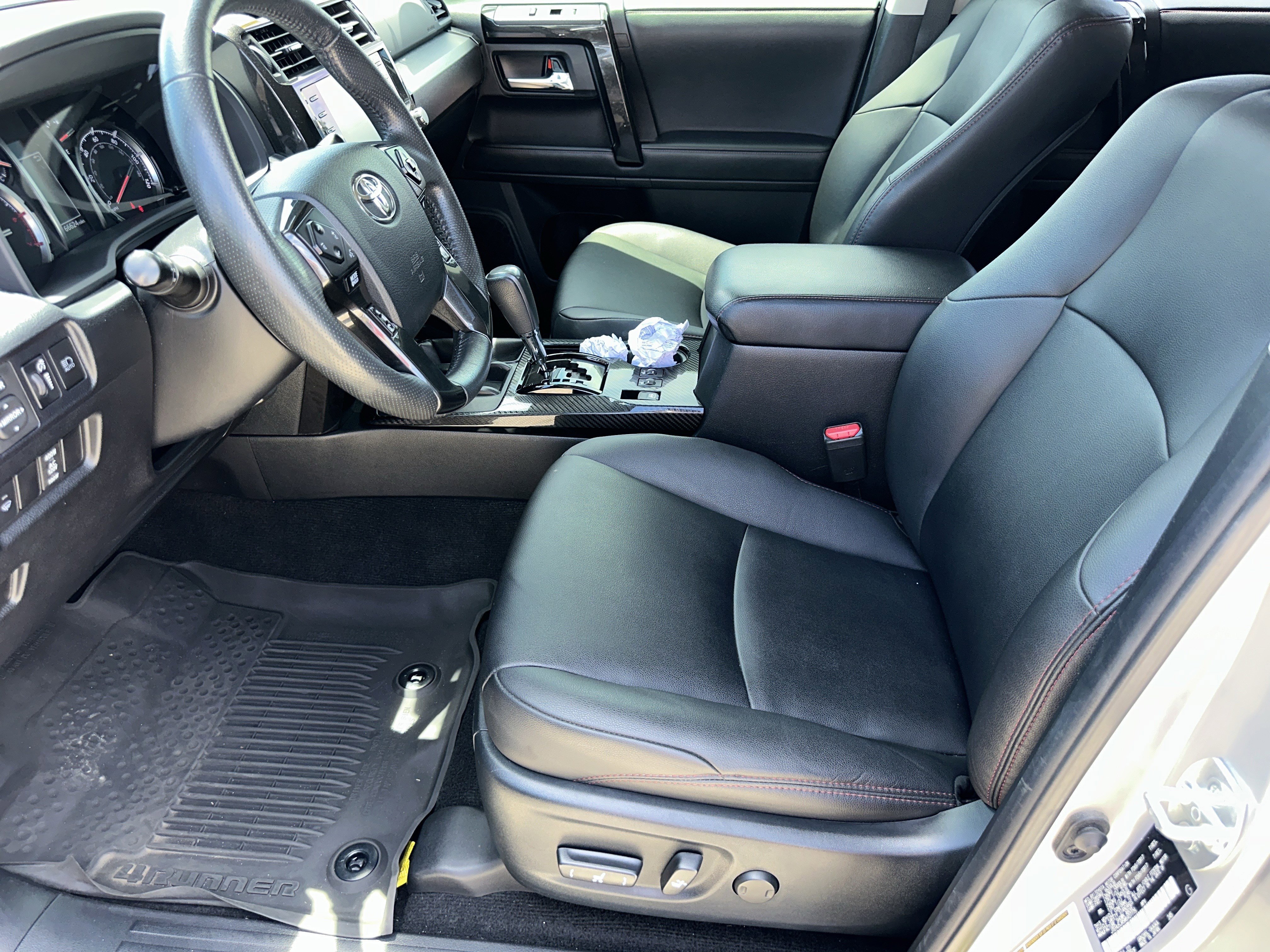 Used 2021 Classic Silver Metallic Toyota Venture image 11