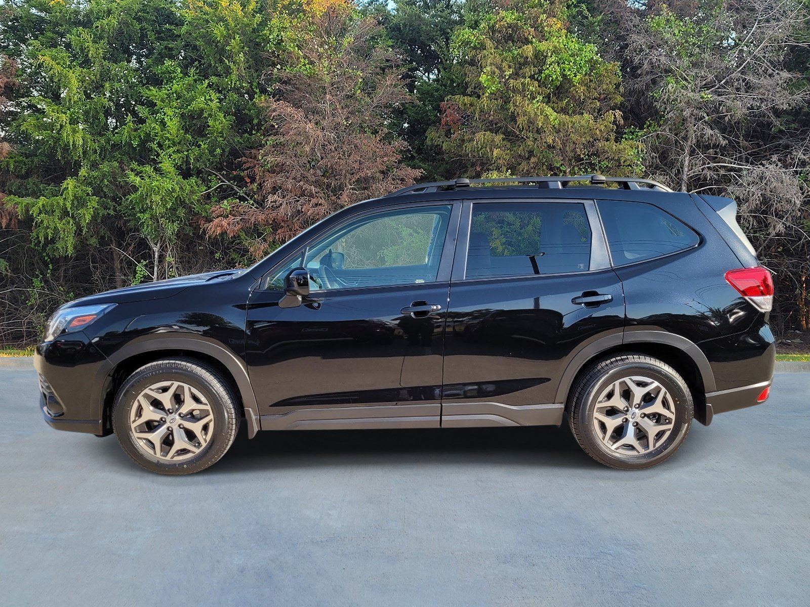 Certified Used 2024 Crystal Black Silica Subaru Premium image 22