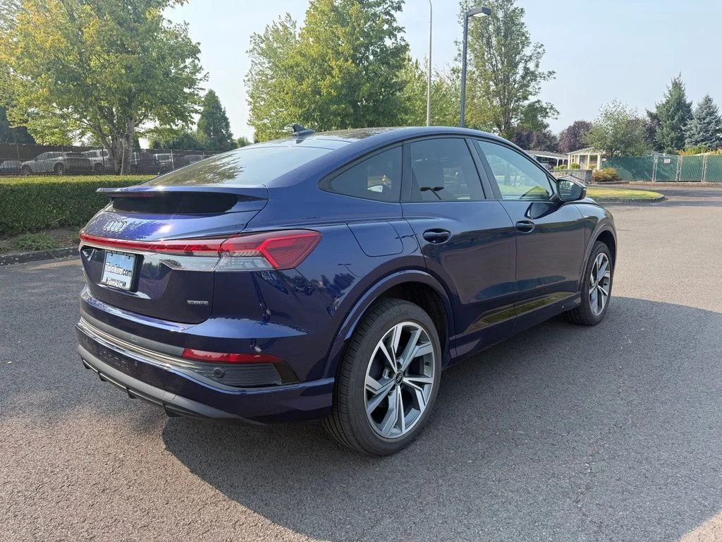 Used 2023 Navarra Blue Metallic Audi Premium image 7