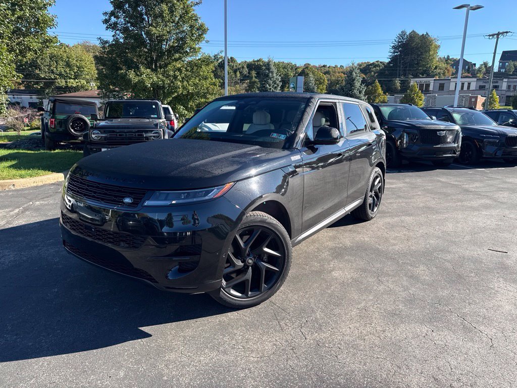 Used 2025 Santorini Black Metallic Land Rover SE image 1