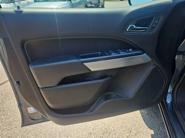 Used 2019 SHADOW GRAY METALLIC Chevrolet 4WD LT image 11