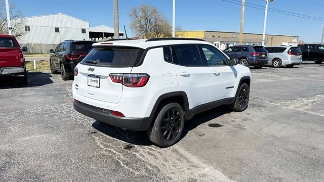 New 2026 Bright White Clearcoat Jeep Latitude image 7