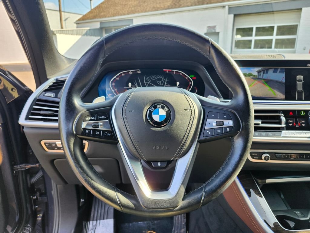 Used 2021 Gray BMW xDrive40i image 27