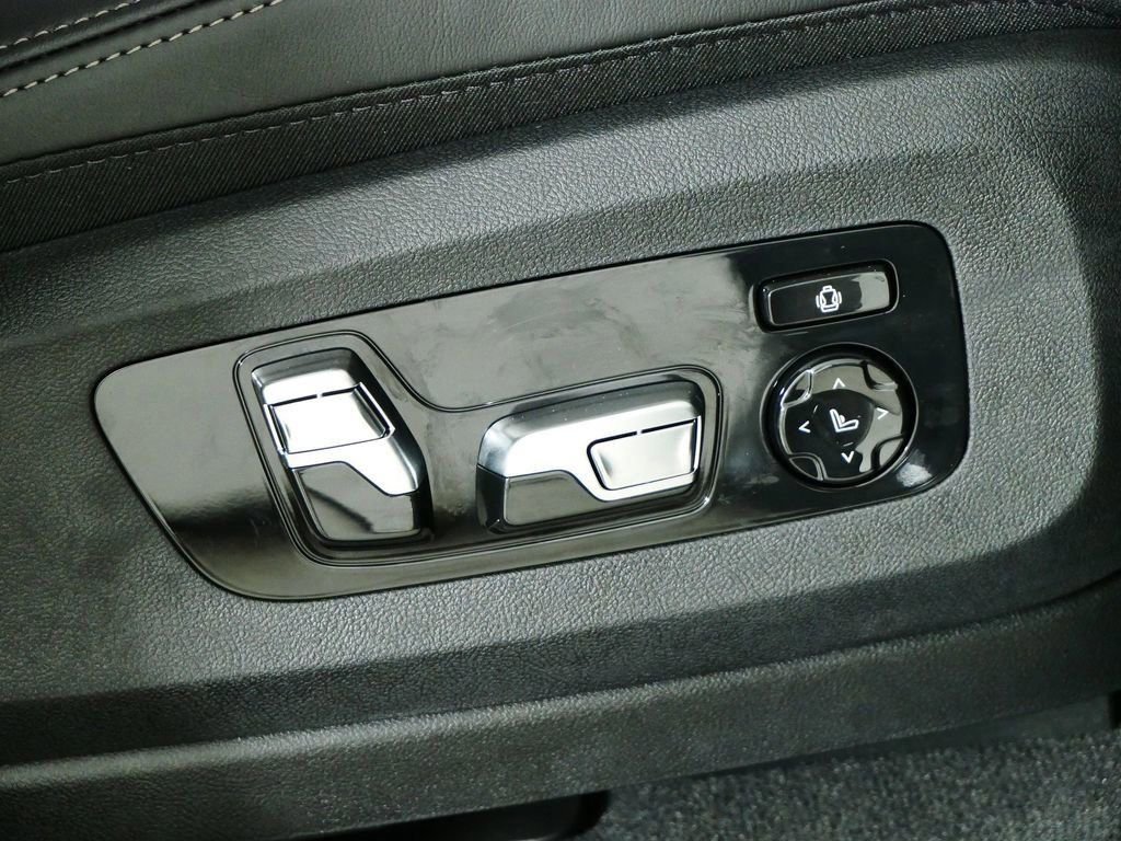 Certified Used 2026 Black Sapphire Metallic BMW xDrive40i image 27