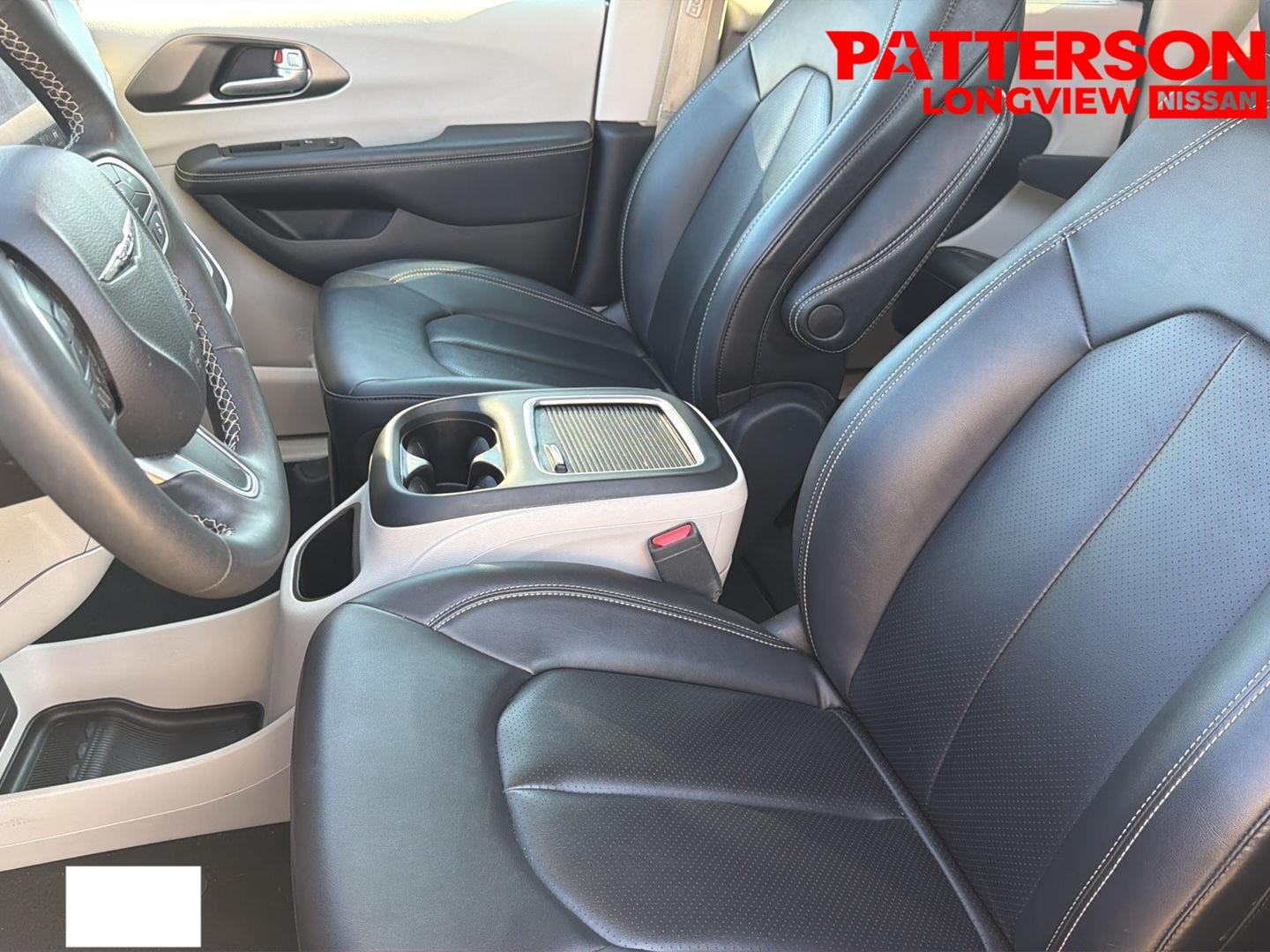 Used 2024 Diamond Black Crystal Pearlcoat Chrysler Touring L image 15